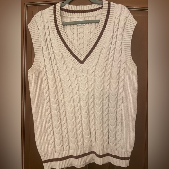 Aritzia Sunday Best Winston sweater vest M - Picture 3 of 16